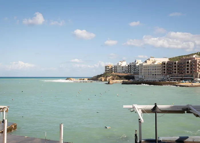 Electra Residence - Luxury Central Beach View Studio Apartment