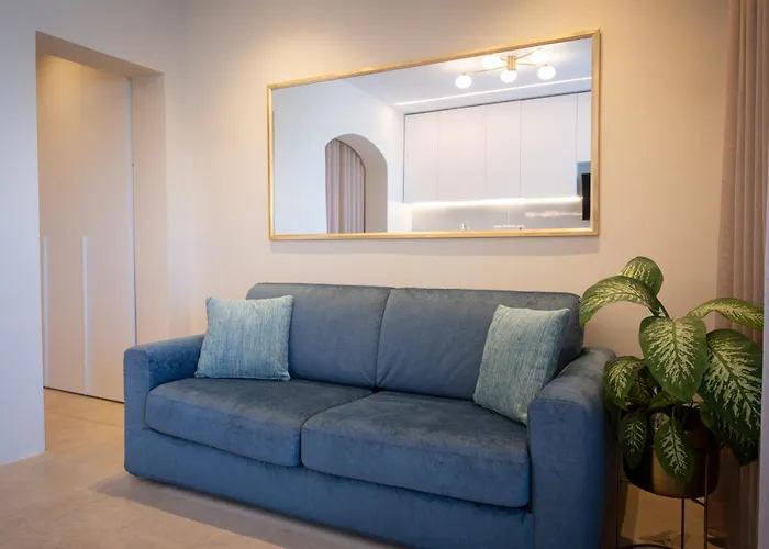 Electra Residence - Luxury Central Beach View Studio Apartment
